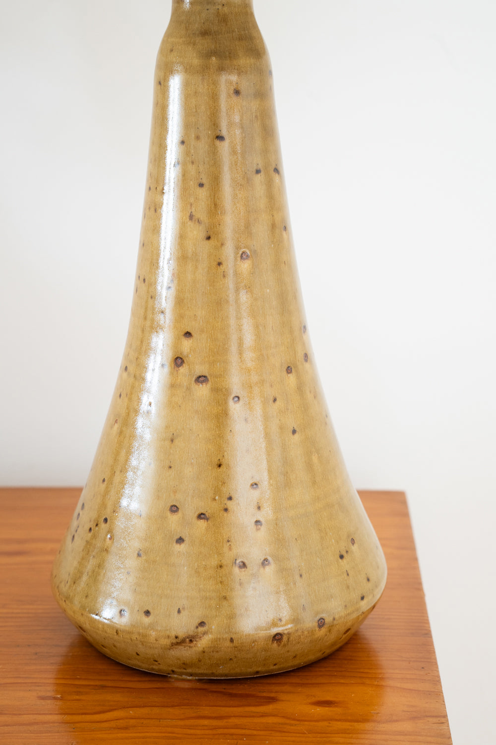Stoneware table lamp