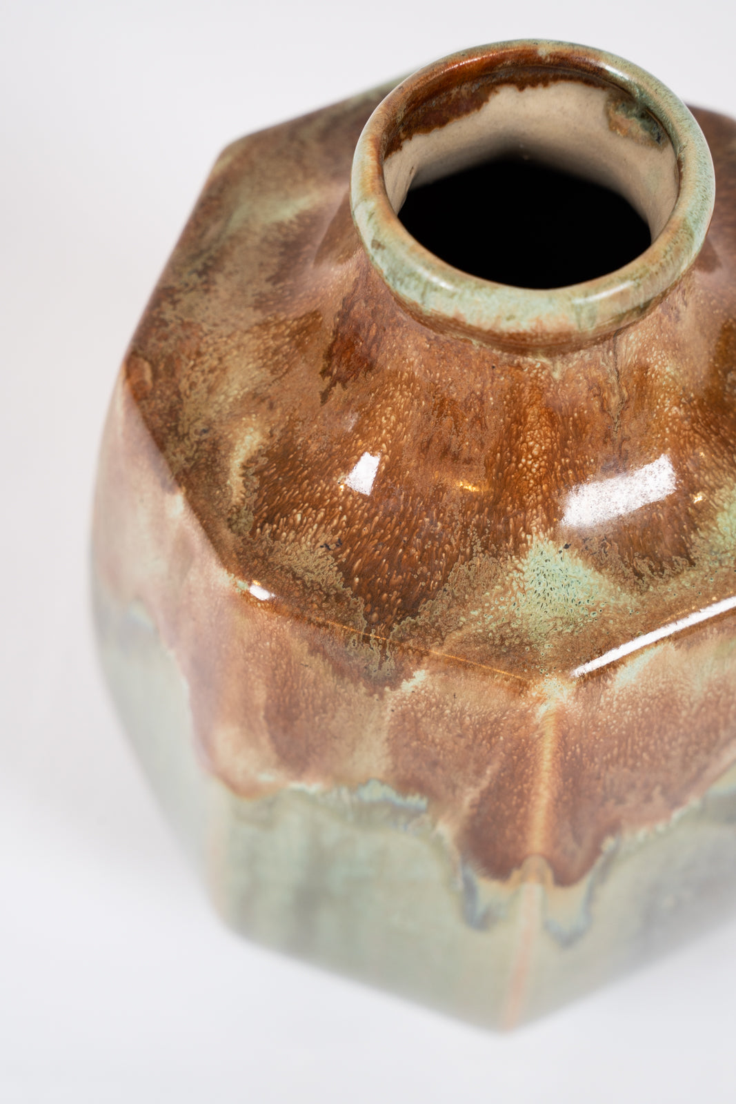 Vase octogonal en céramique émaillée