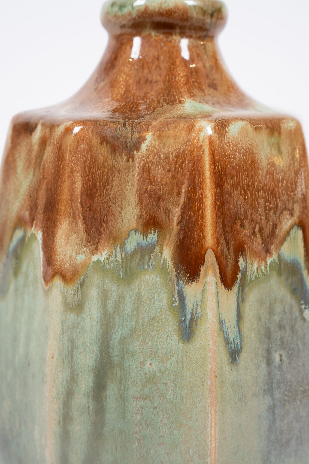 Vase octogonal en céramique émaillée