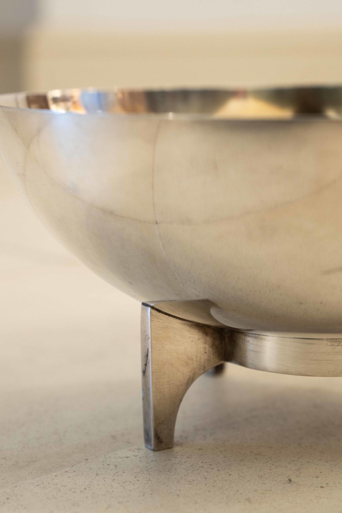 Coupe en métal argenté et placage d’or