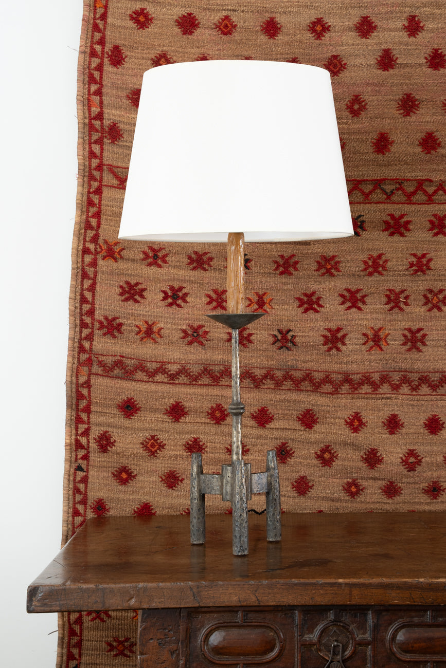 Lampe tripode en fer forgé
