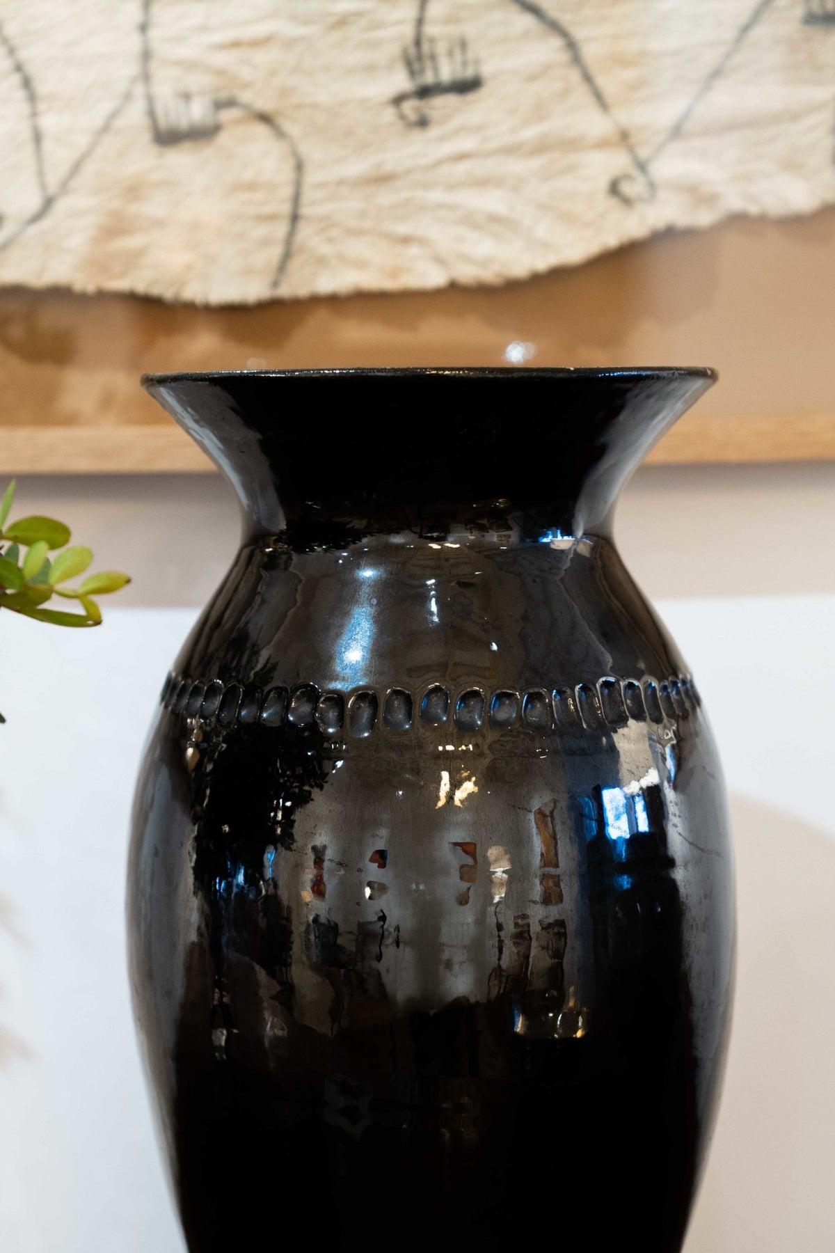 Grand vase noir en céramique émaillée