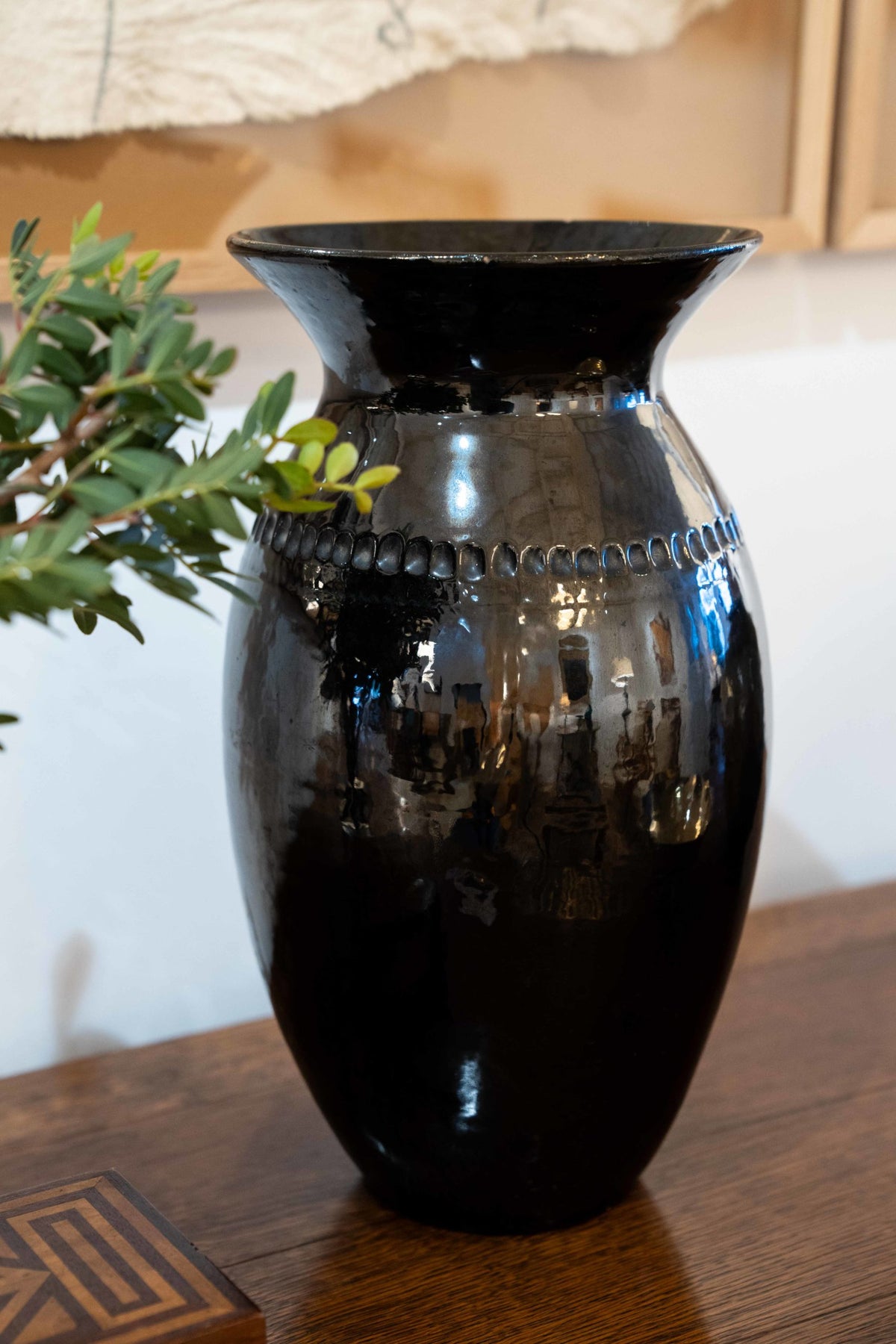 Grand vase noir en céramique émaillée