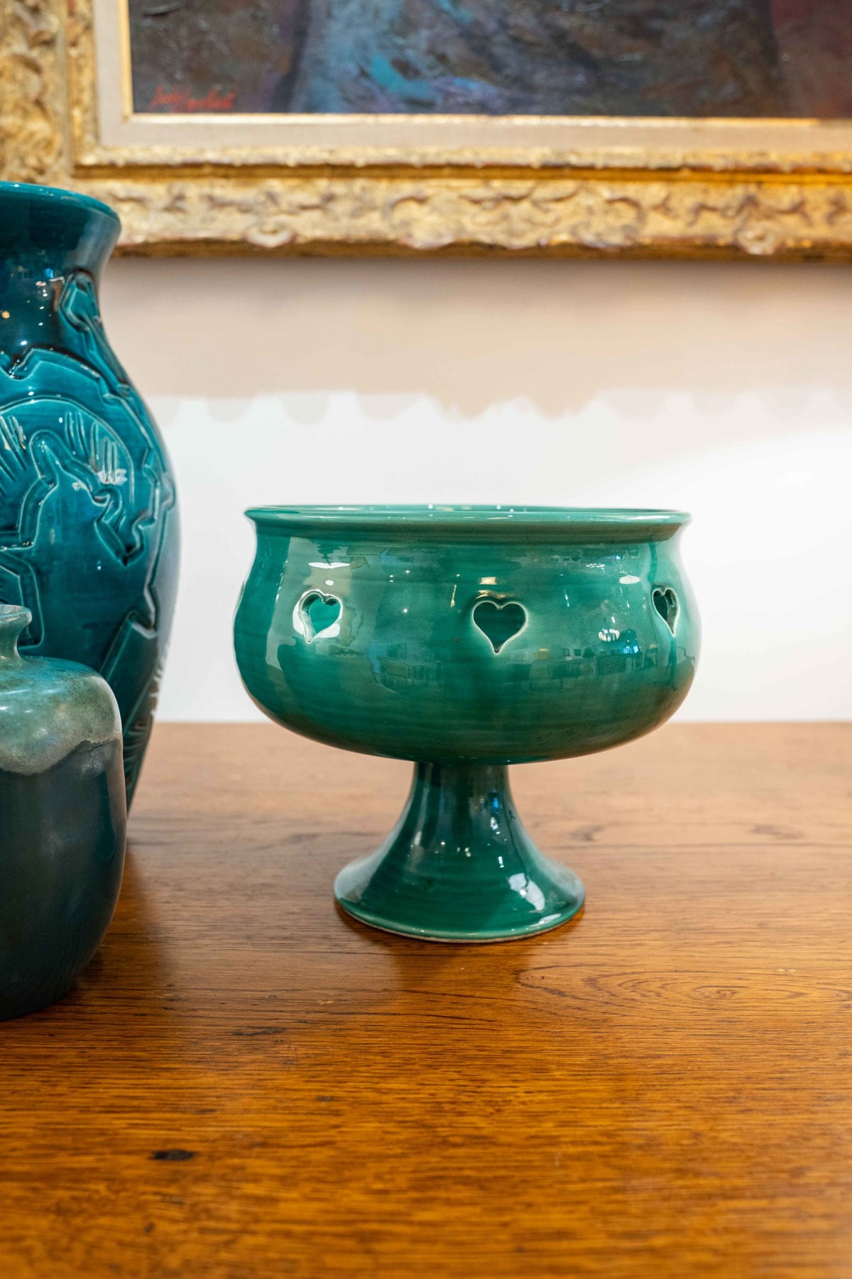 Grande coupe sur pied et ajours en forme de coeurs