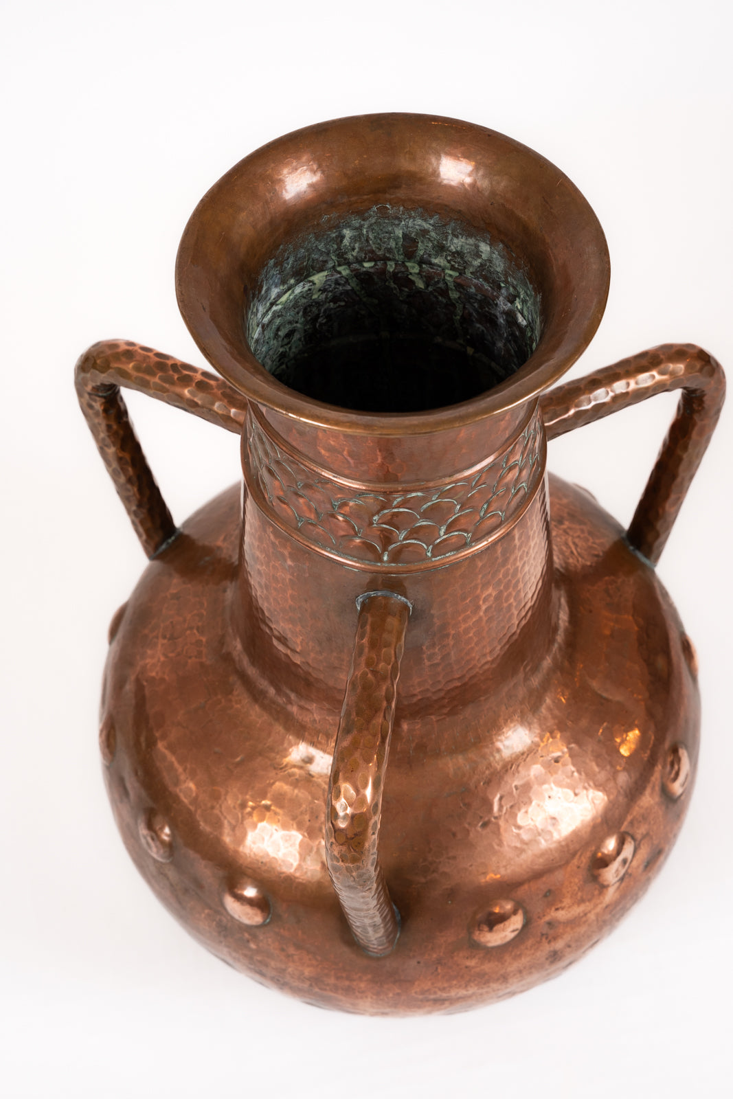 Gran jarra de cobre martillado