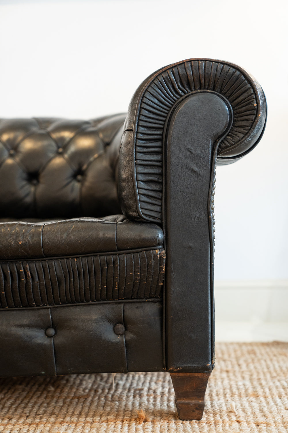 Sofá Chesterfield de cuero negro