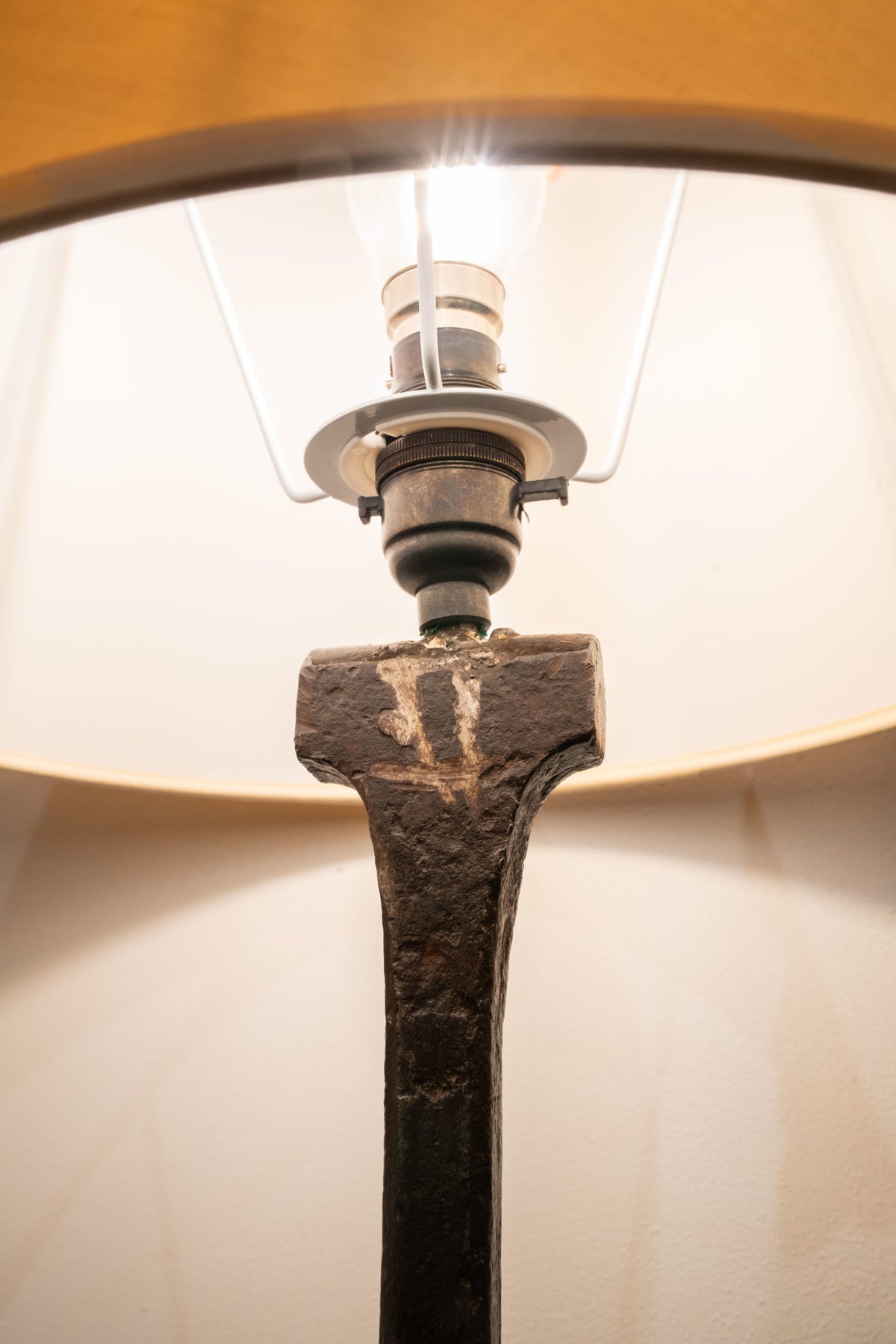 Lampe à poser en fer forgé