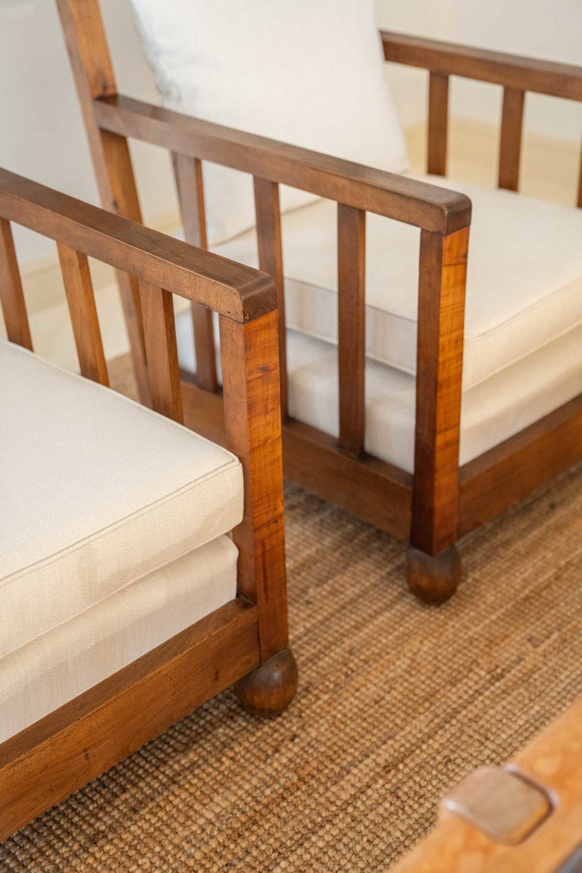 Paire de fauteuils Art Déco en noyer