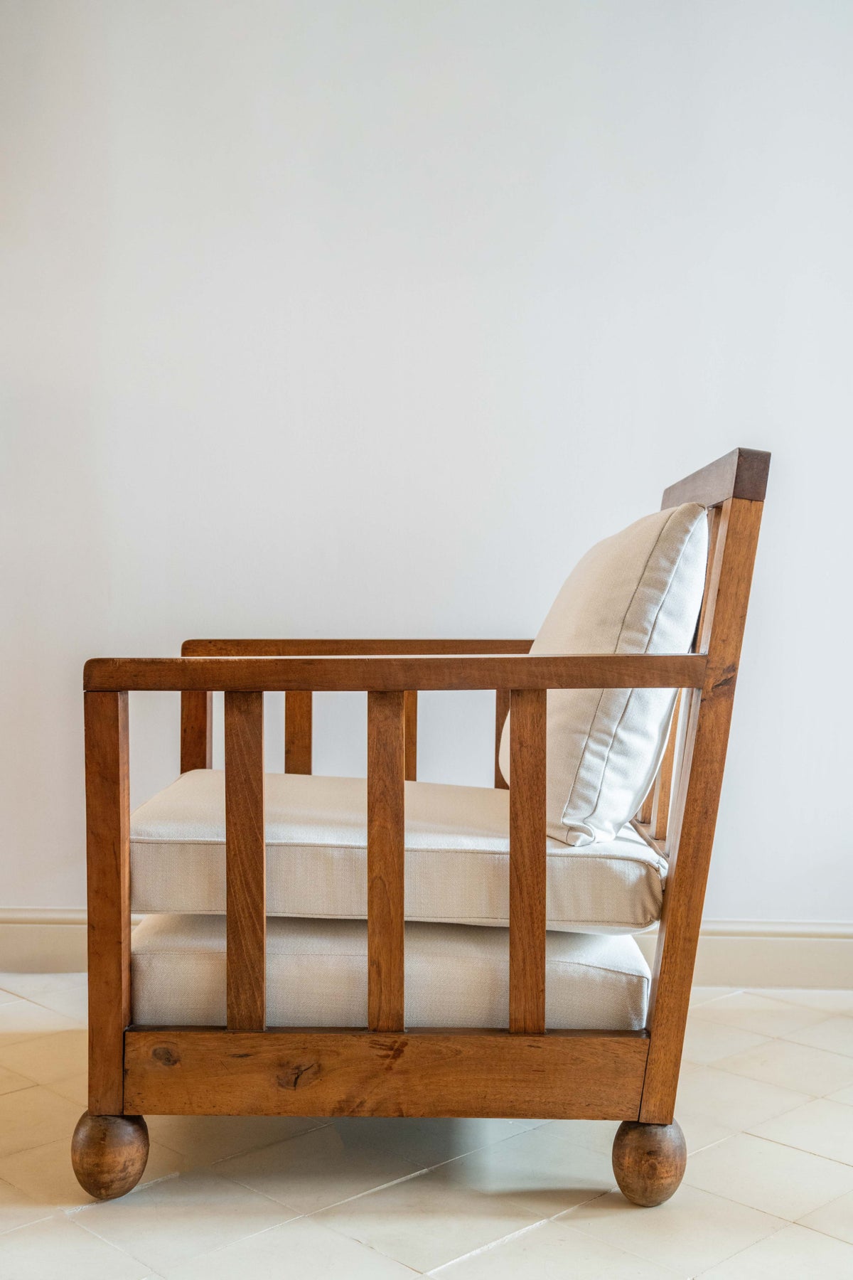 Paire de fauteuils Art Déco en noyer
