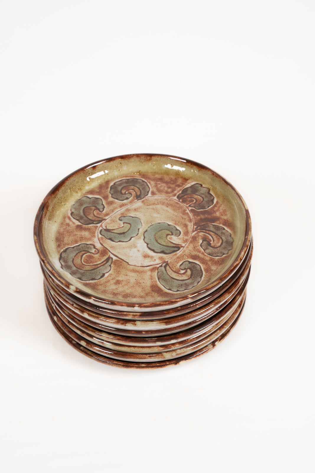 Service d’assiettes et plat en céramique émaillée