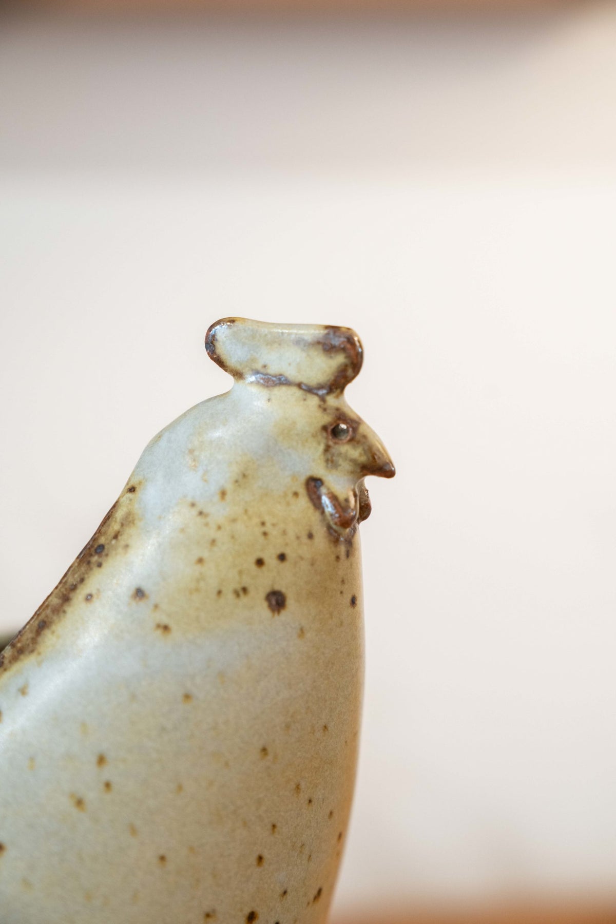 Grupo de cuatro pájaros en cerámica esmaltada