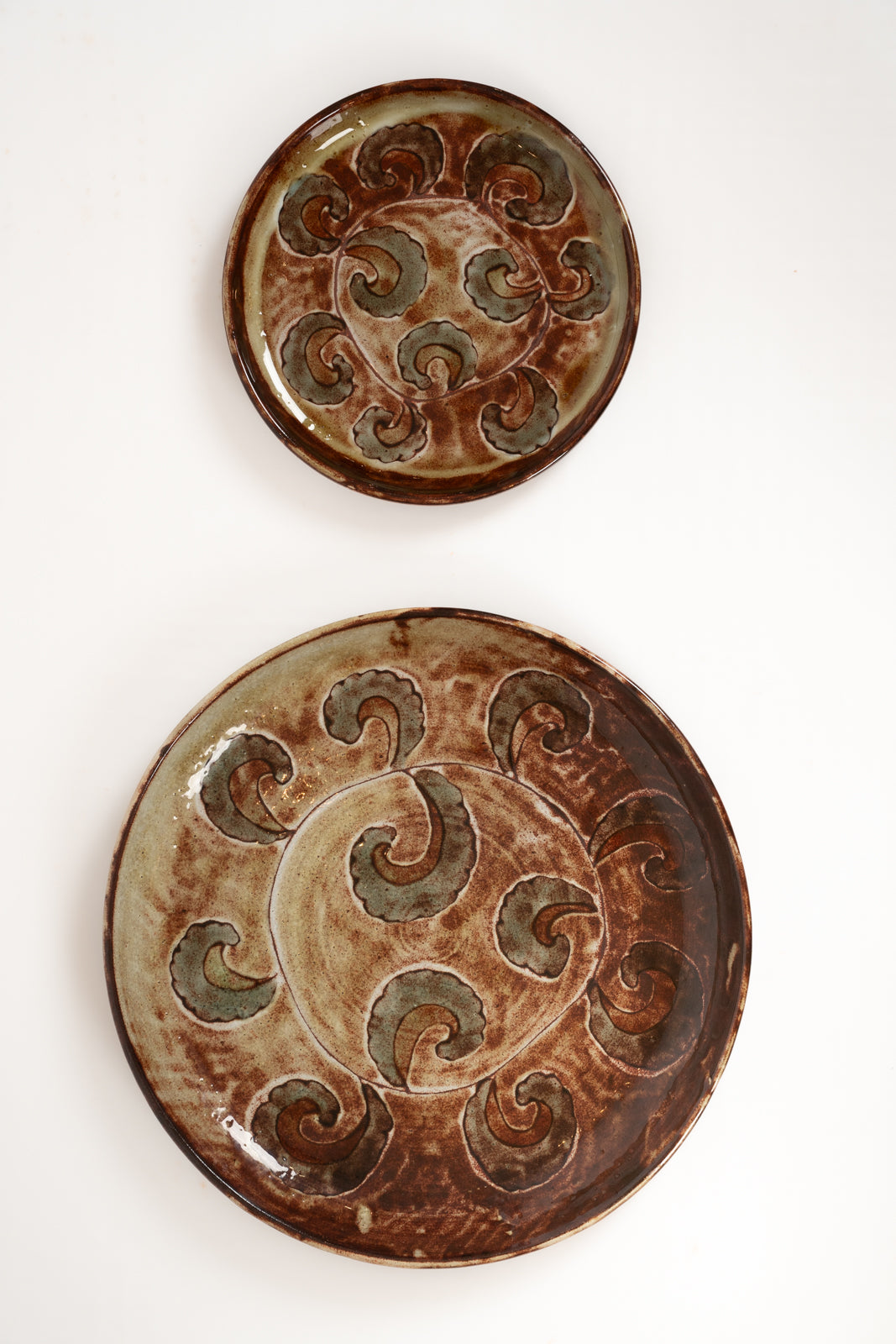 Conjunto de platos de cerámica esmaltada