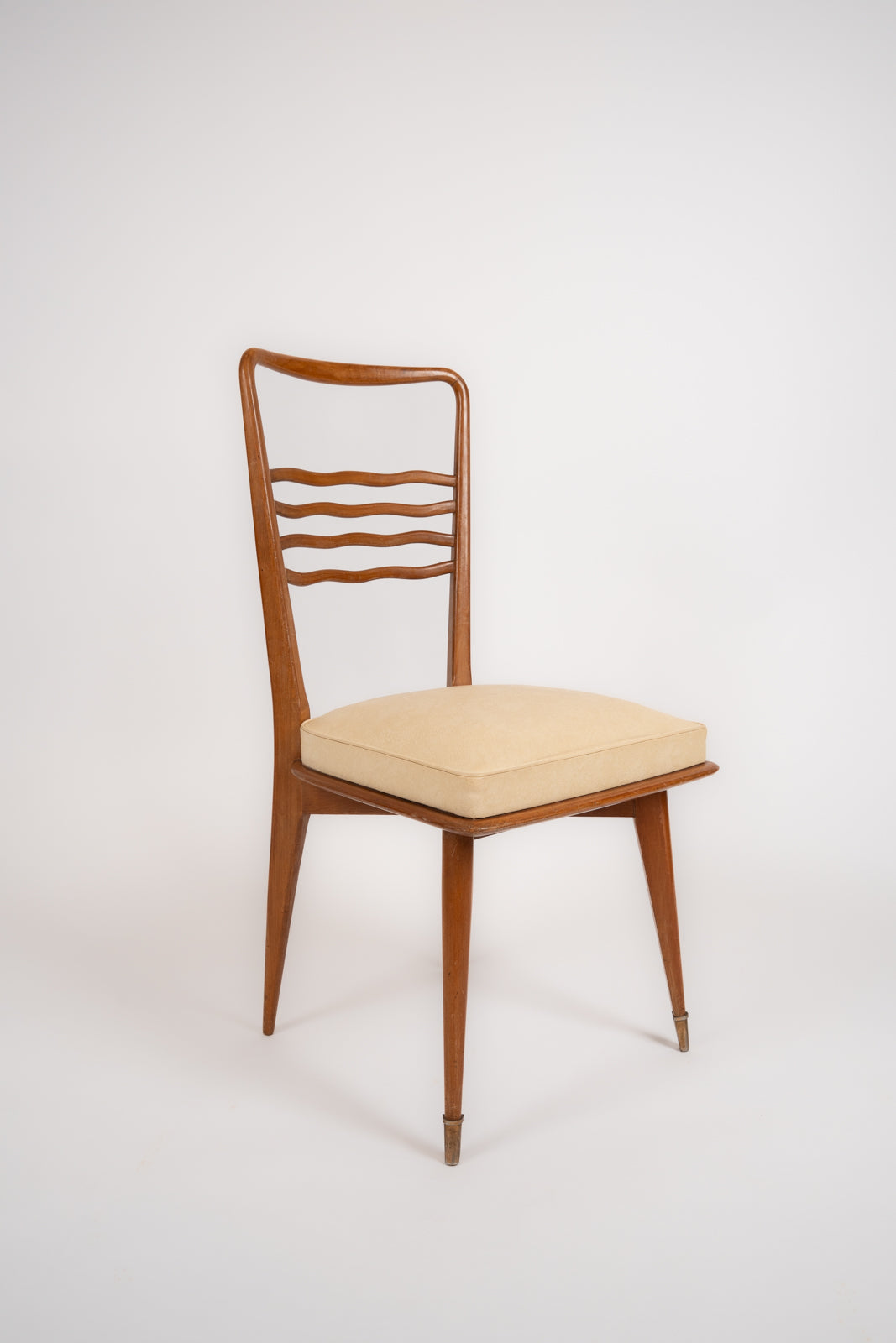 Suite de huit chaises de salle à manger