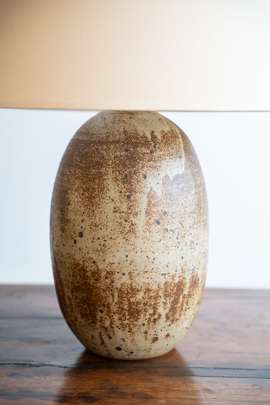 Stoneware table lamp