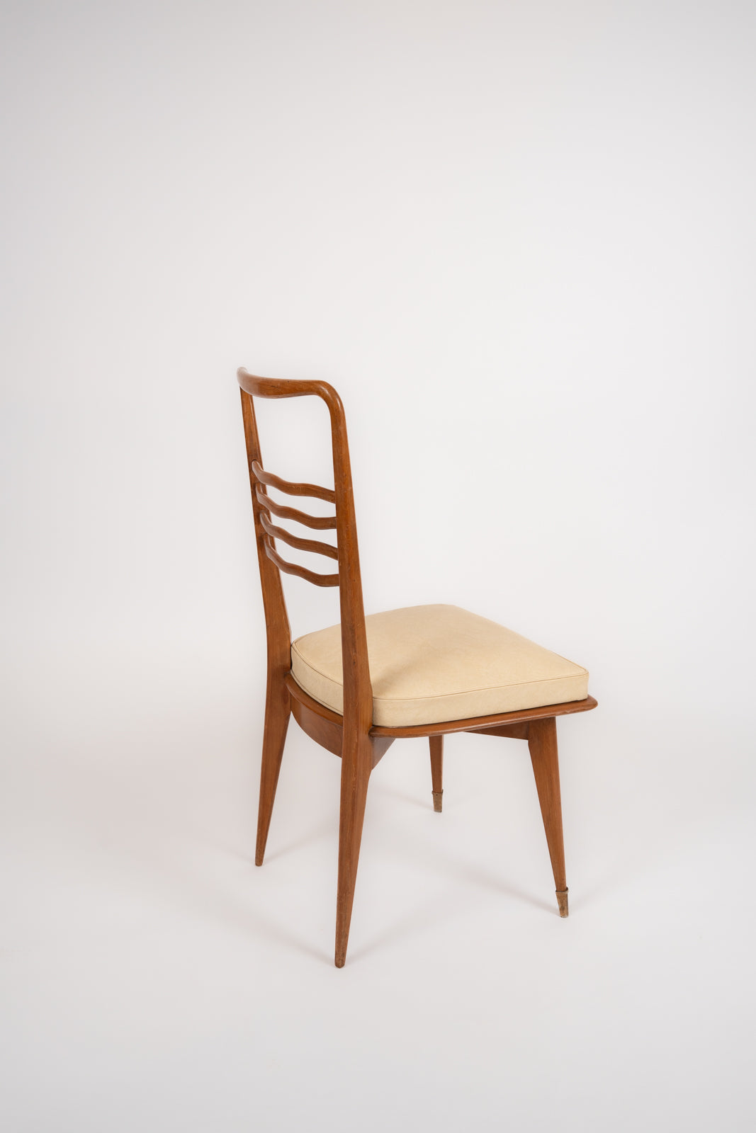 Suite de huit chaises de salle à manger