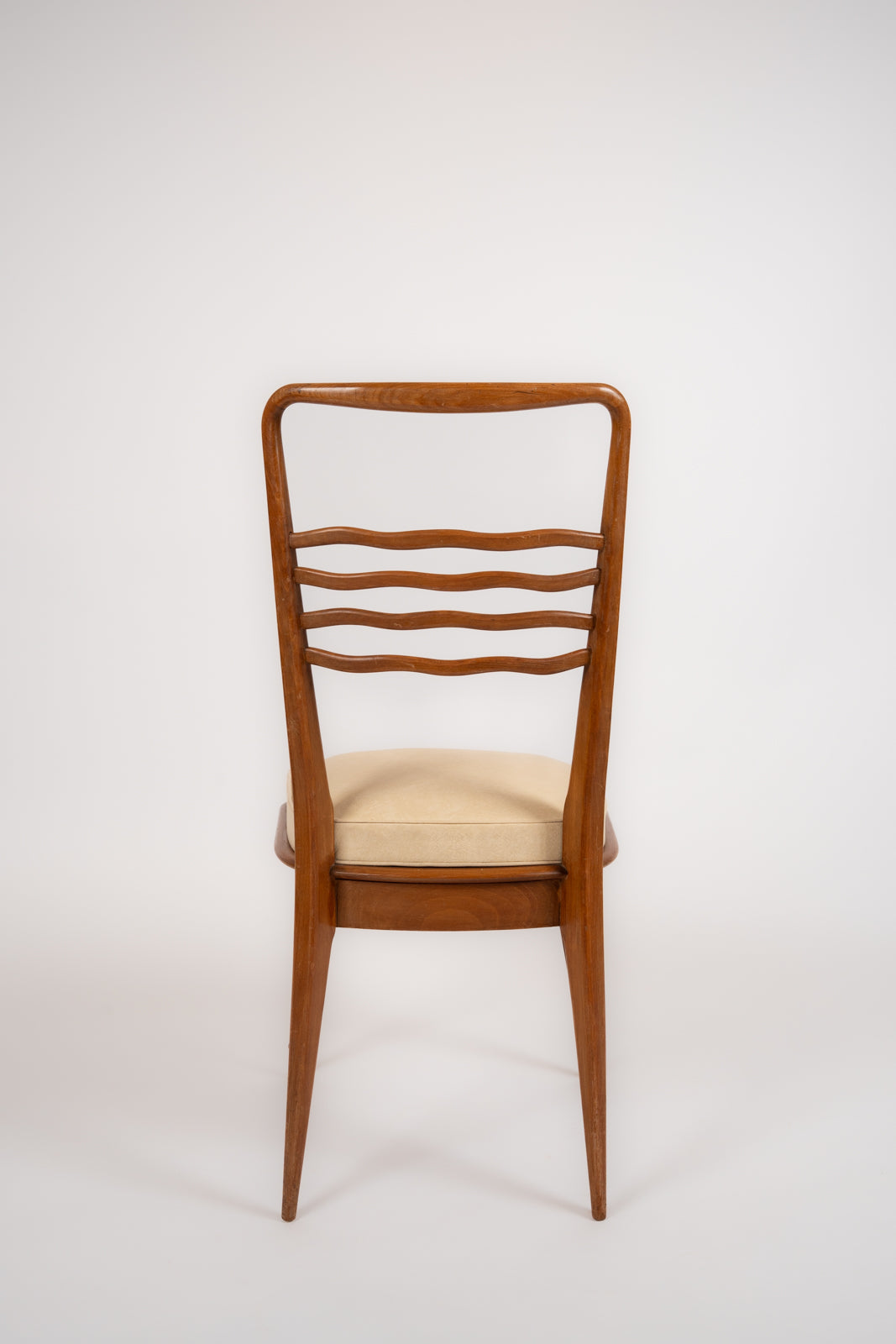 Suite de huit chaises de salle à manger