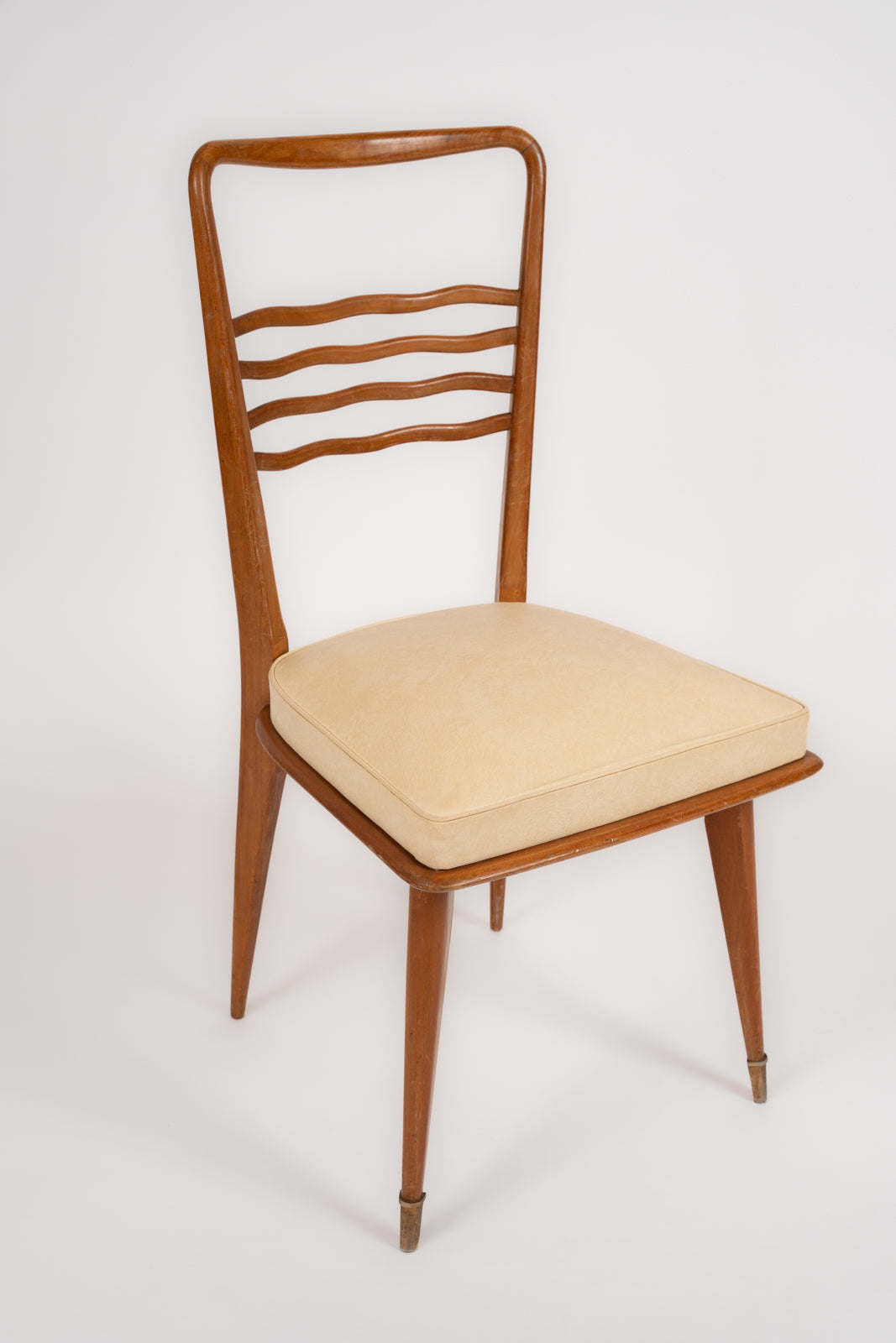 Suite de huit chaises de salle à manger