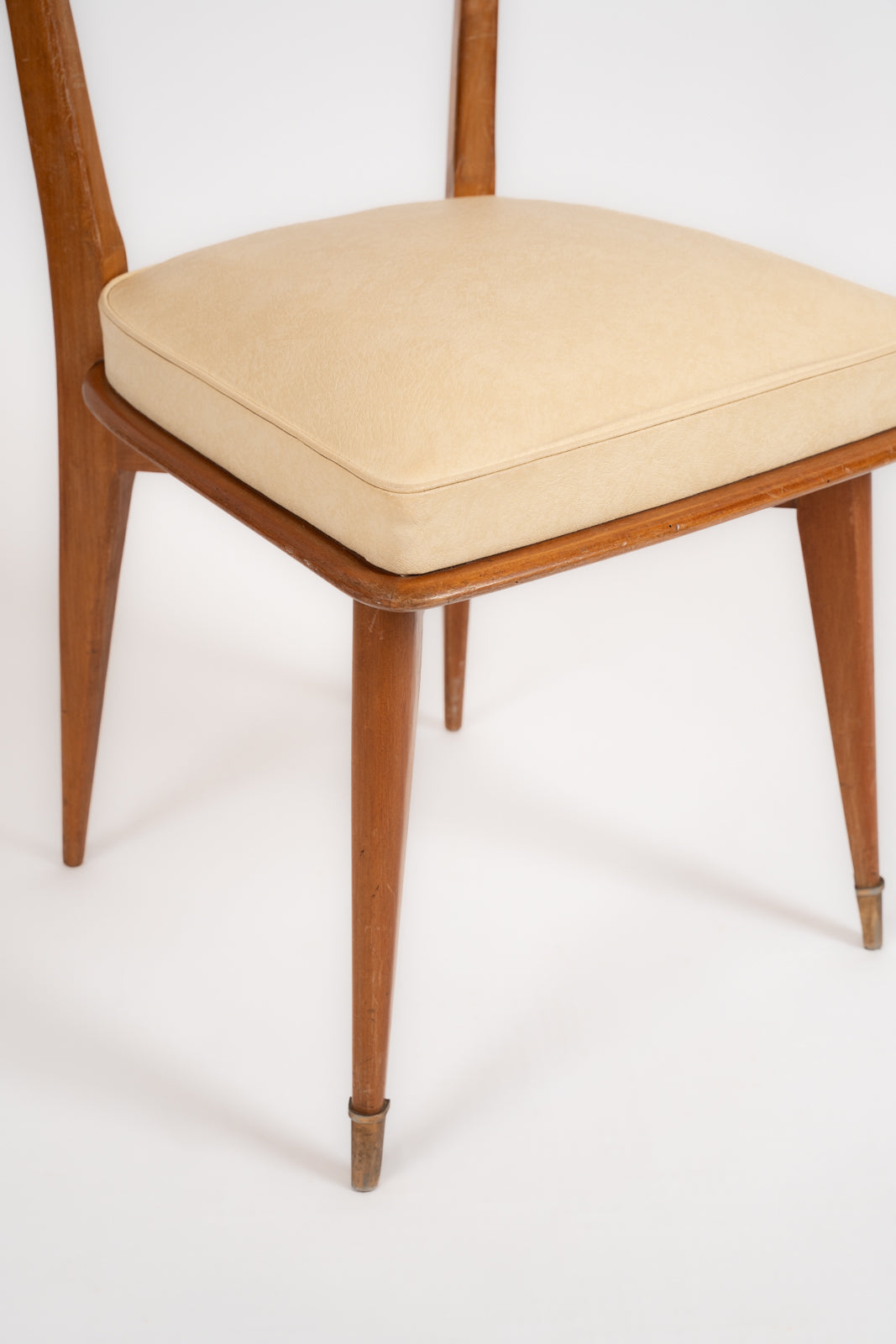Suite de huit chaises de salle à manger
