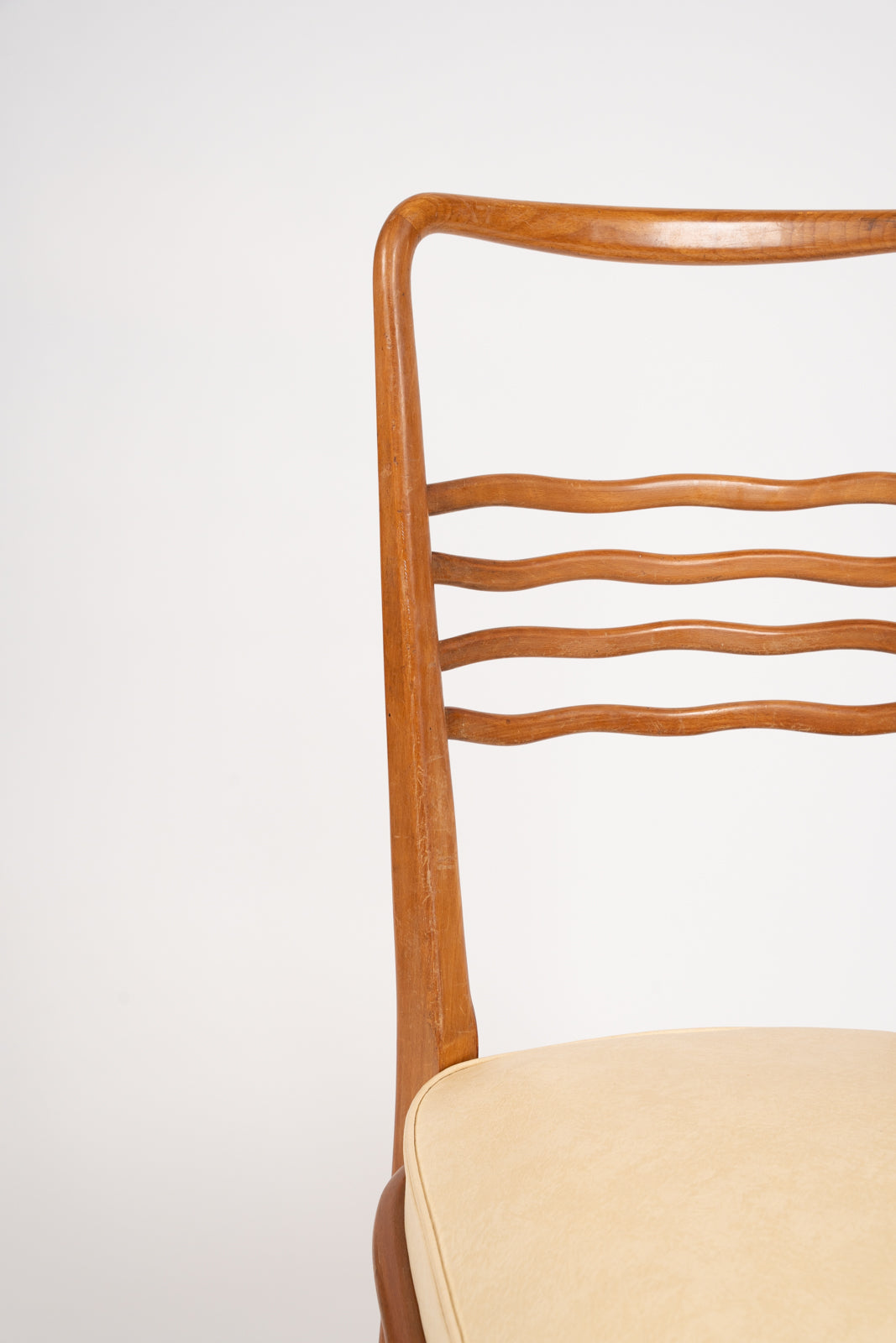 Suite de huit chaises de salle à manger