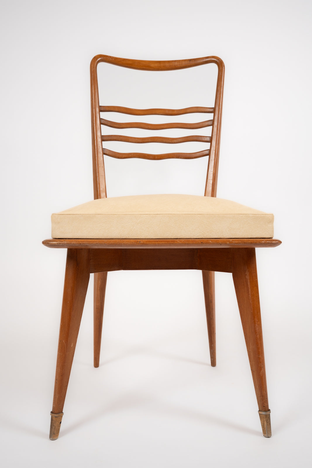 Suite de huit chaises de salle à manger