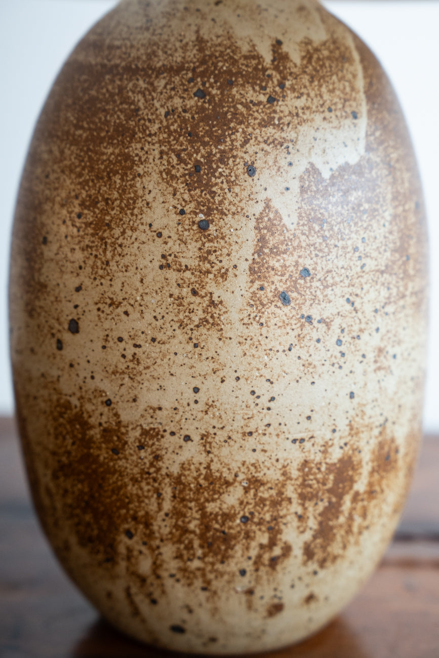 Stoneware table lamp