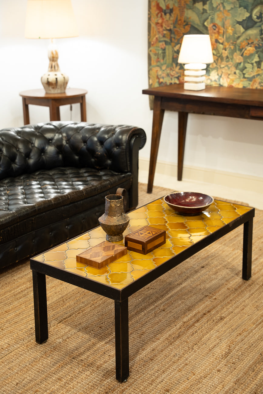 Table basse en fer forgé et céramique jaune