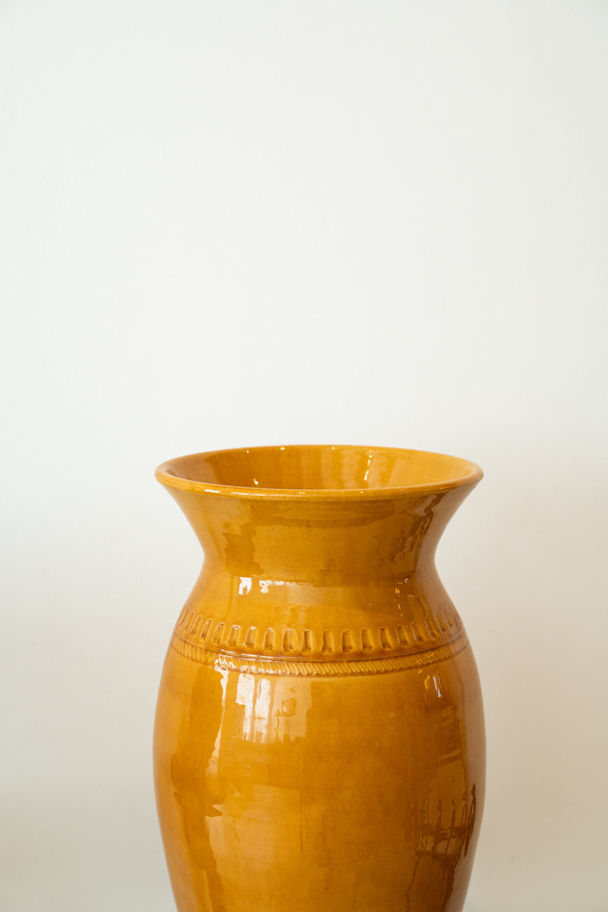 Grand vase jaune en céramique émaillée