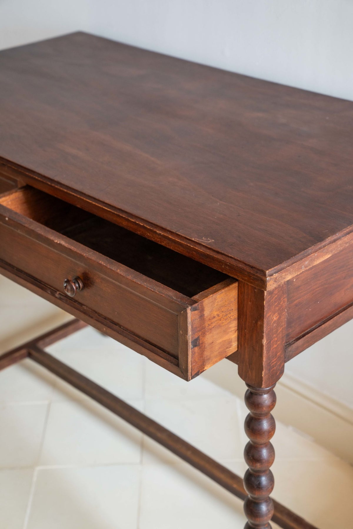 Console à tiroirs et pieds bobine