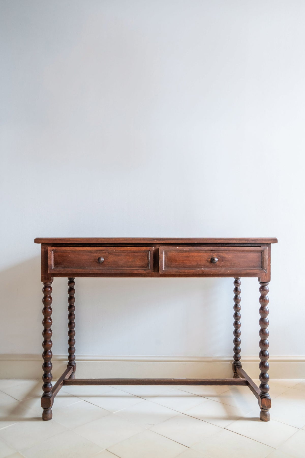 Console à tiroirs et pieds bobine