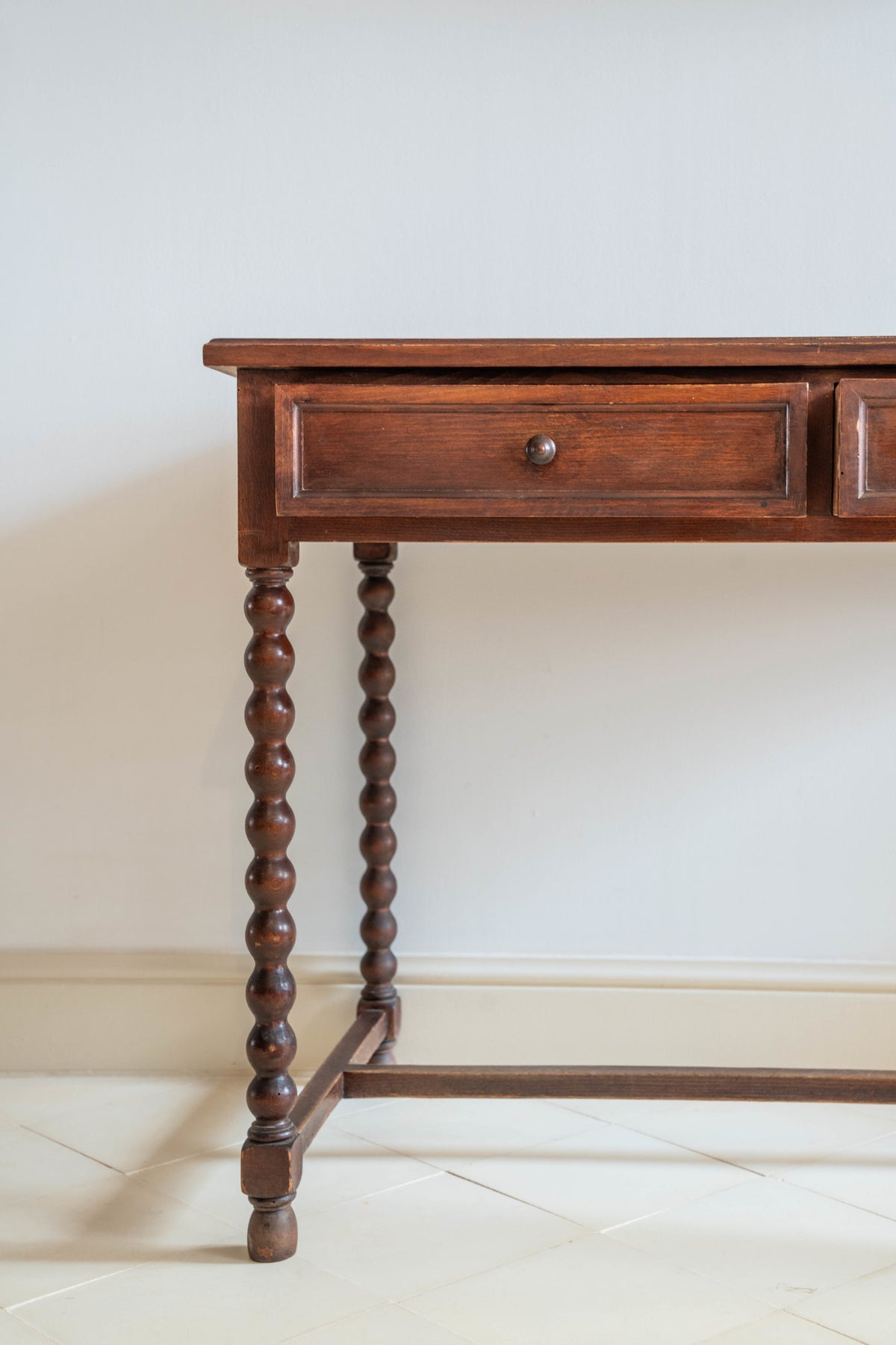 Console à tiroirs et pieds bobine