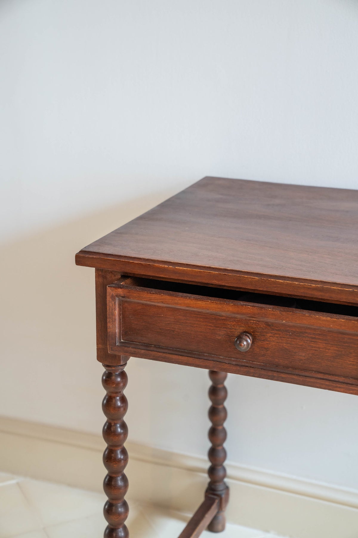 Console à tiroirs et pieds bobine
