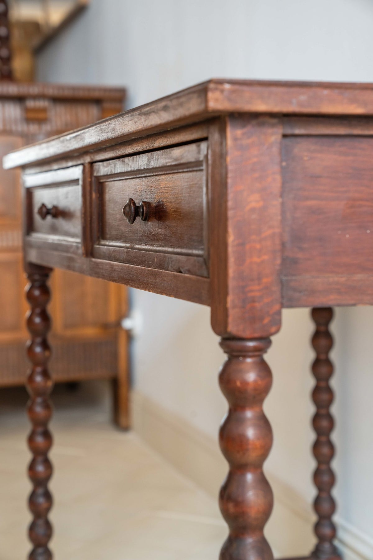 Console à tiroirs et pieds bobine