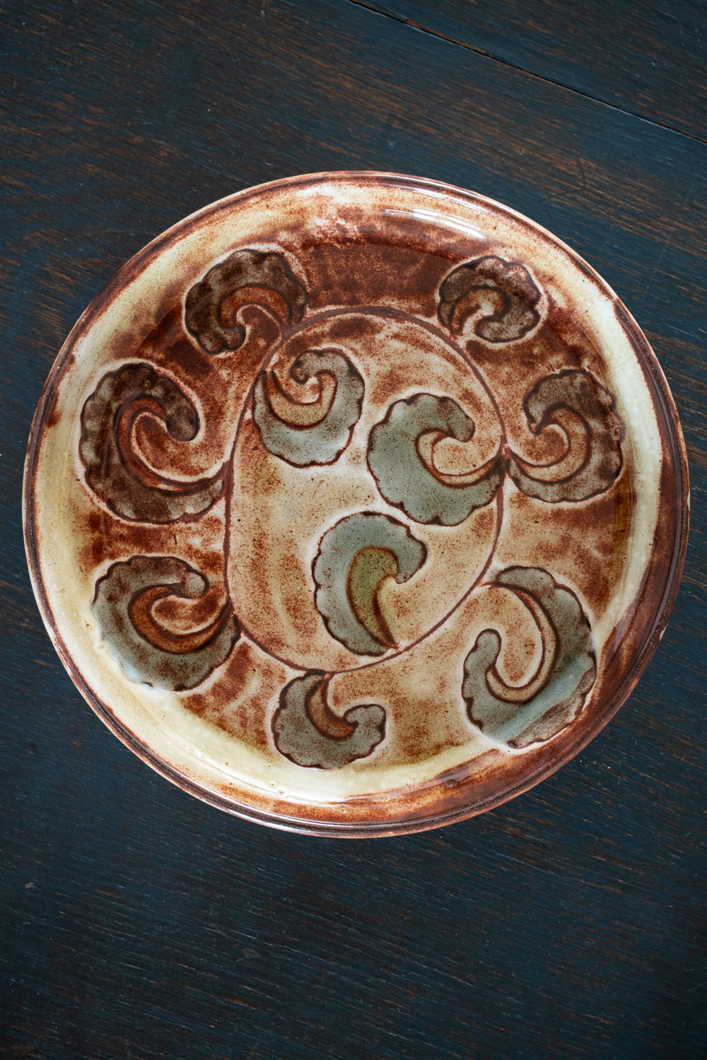 Service d’assiettes et plat en céramique émaillée
