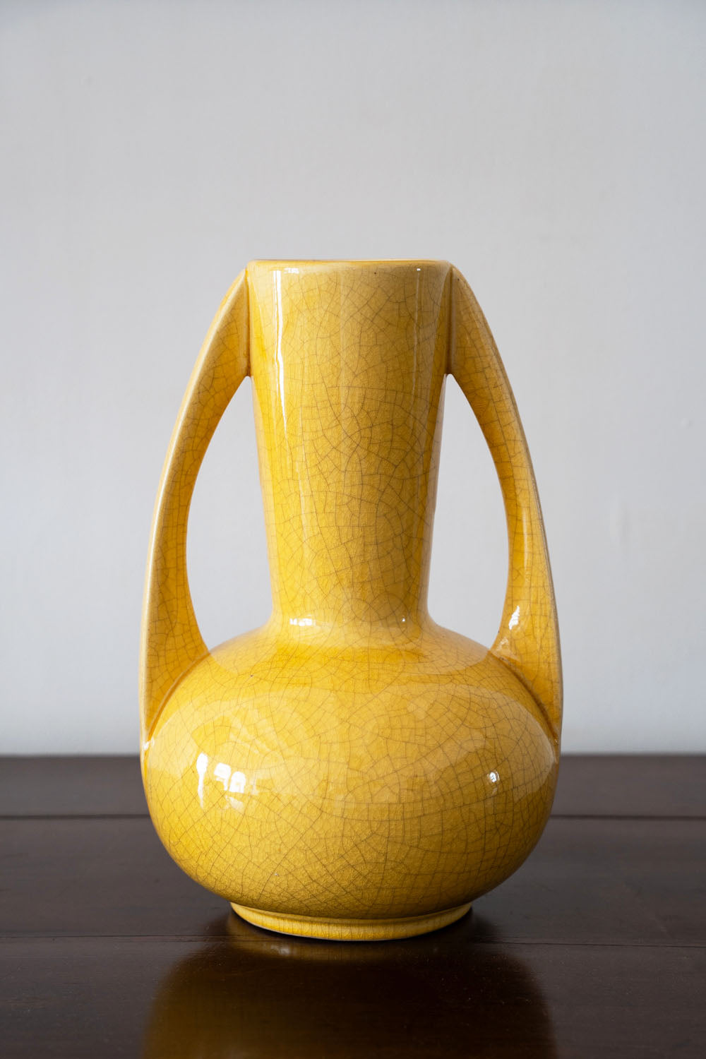 Vase jaune à anses