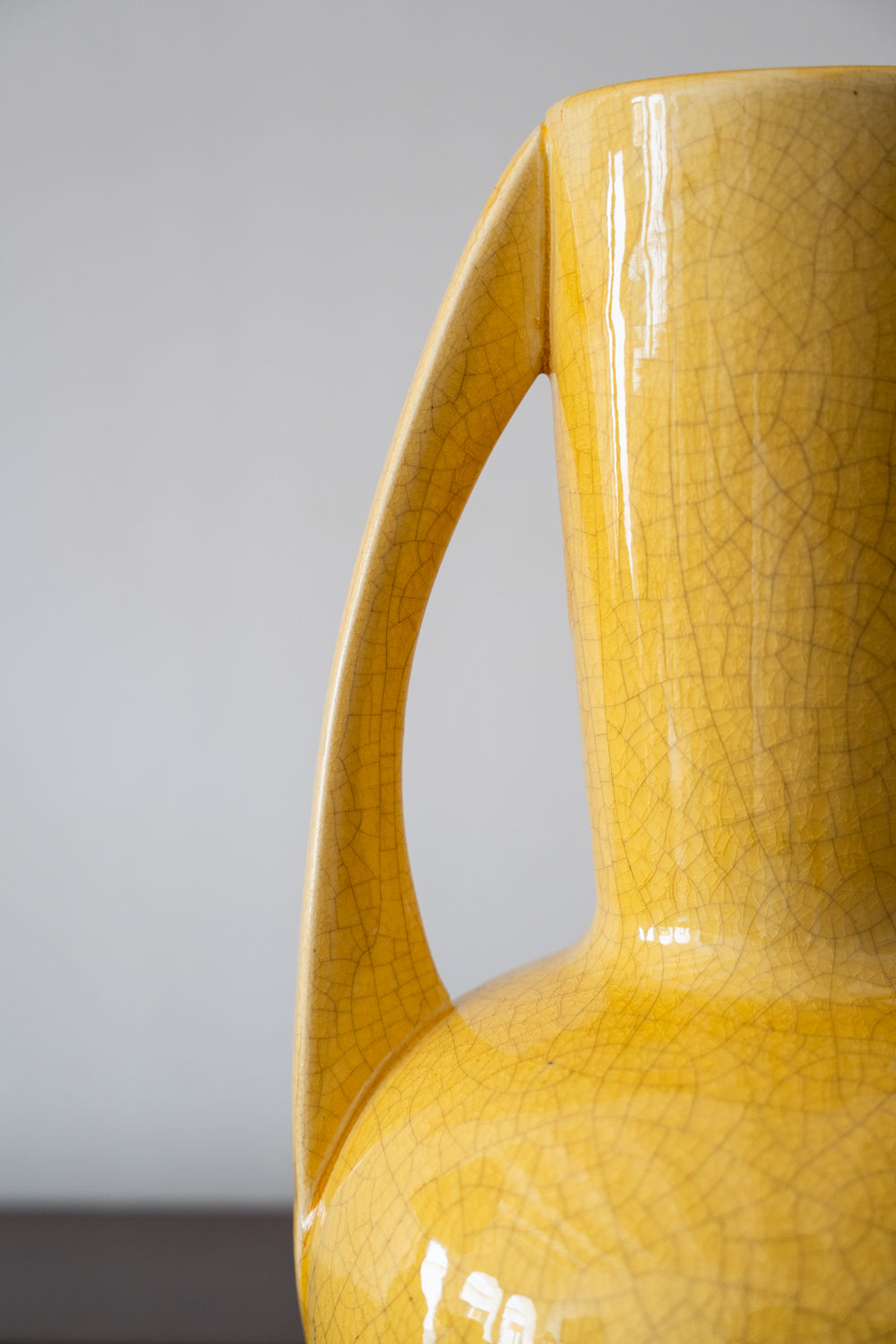 Vase jaune à anses