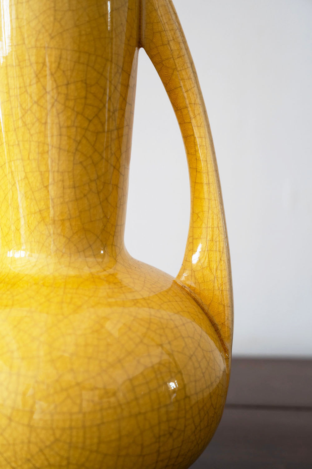 Vase jaune à anses