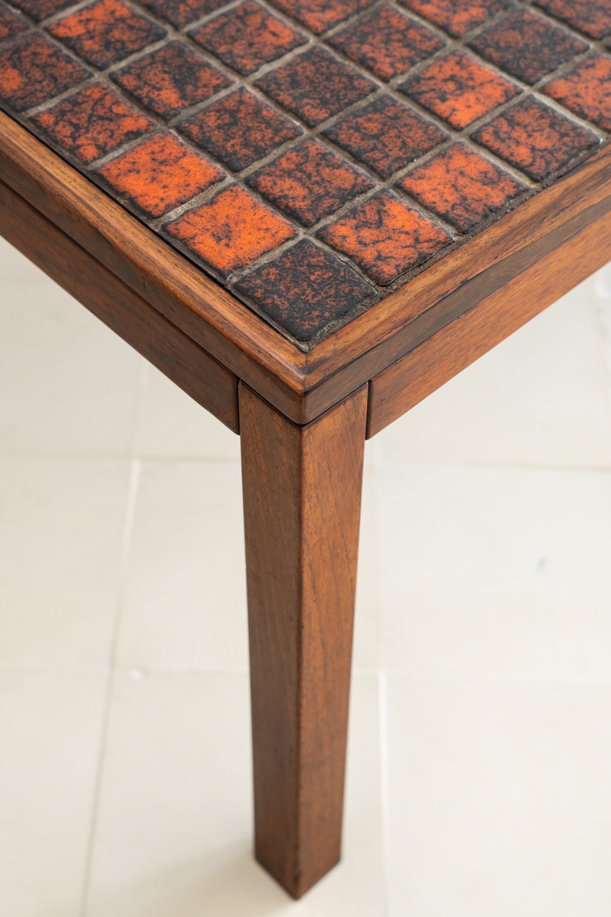 Table basse en palissandre et céramique émaillée
