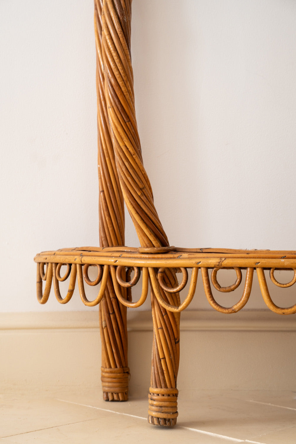 Consola de pared de bambú