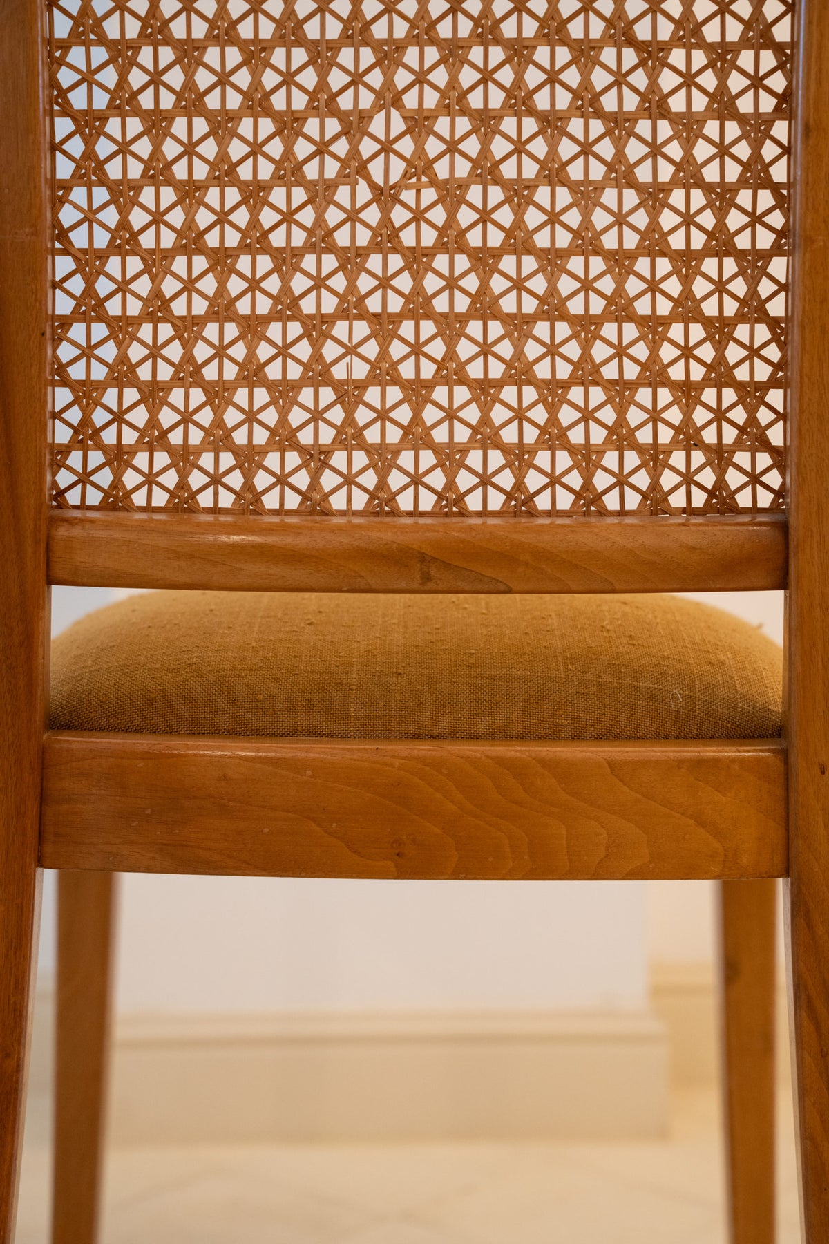 Conjunto de seis sillas de olmo
