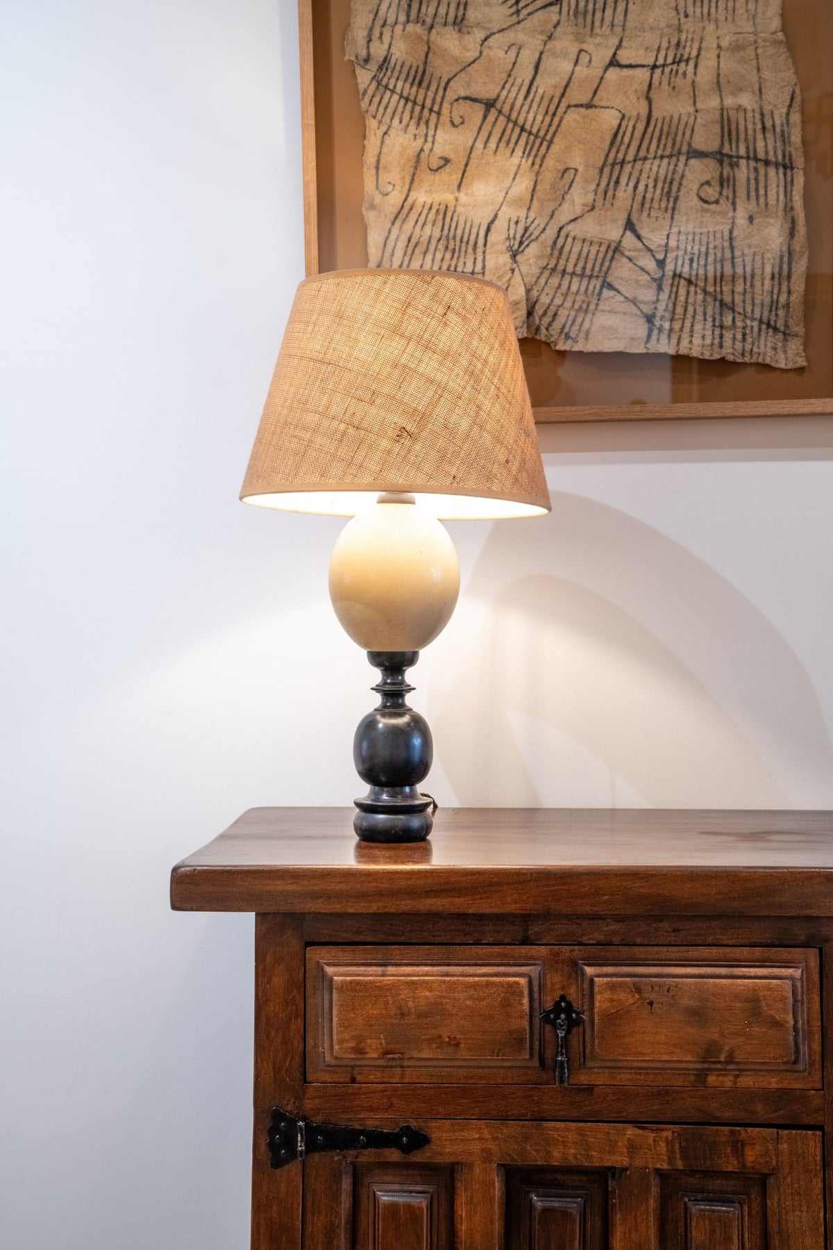 Mueble bufé español de cuatro puertas