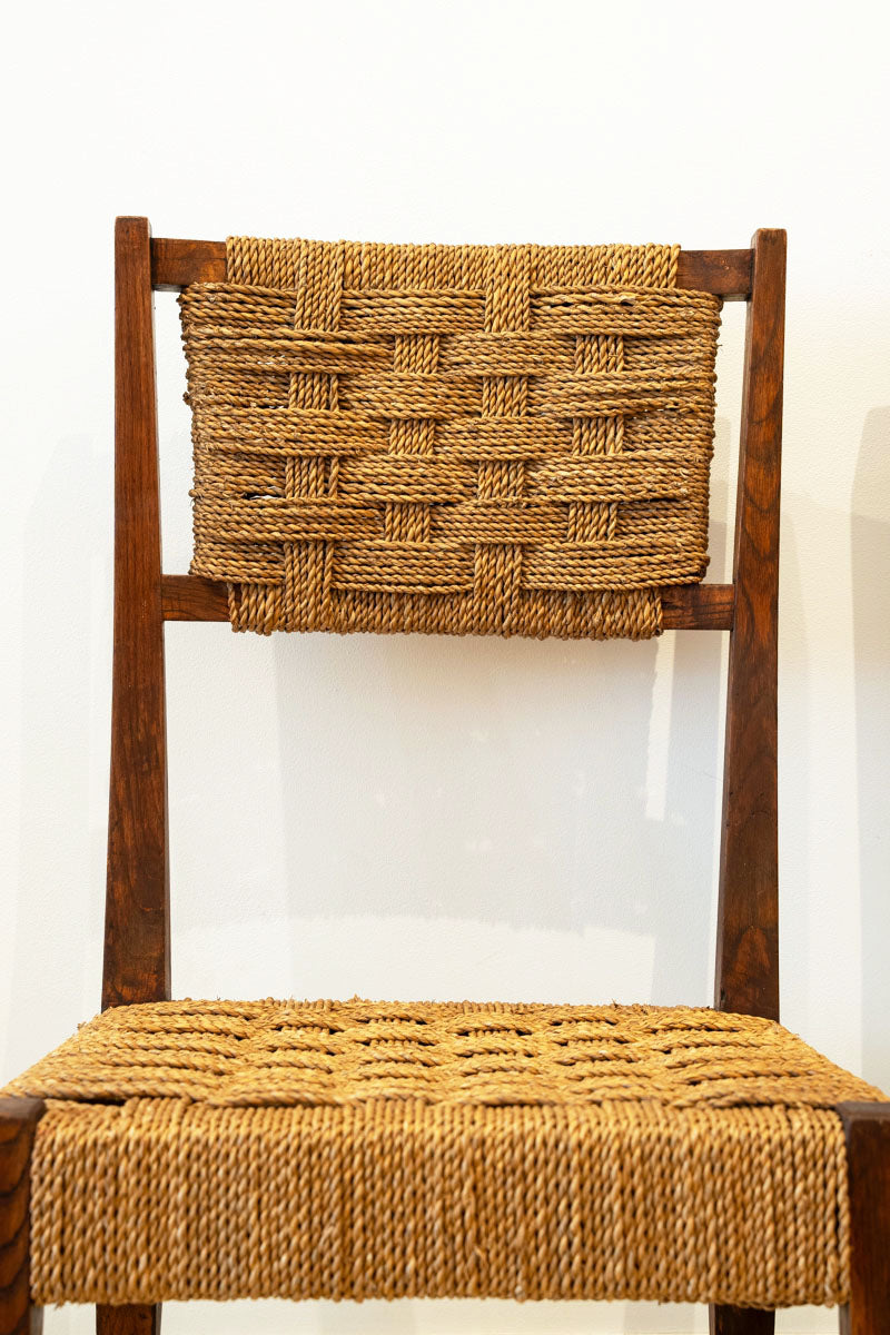 Pareja de sillas de roble y sisal