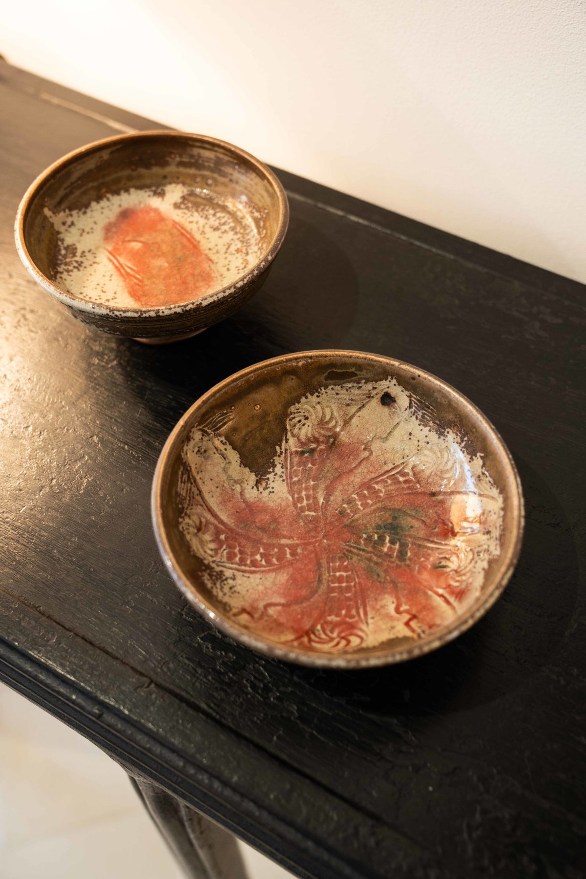 Deux coupes en céramique émaillée