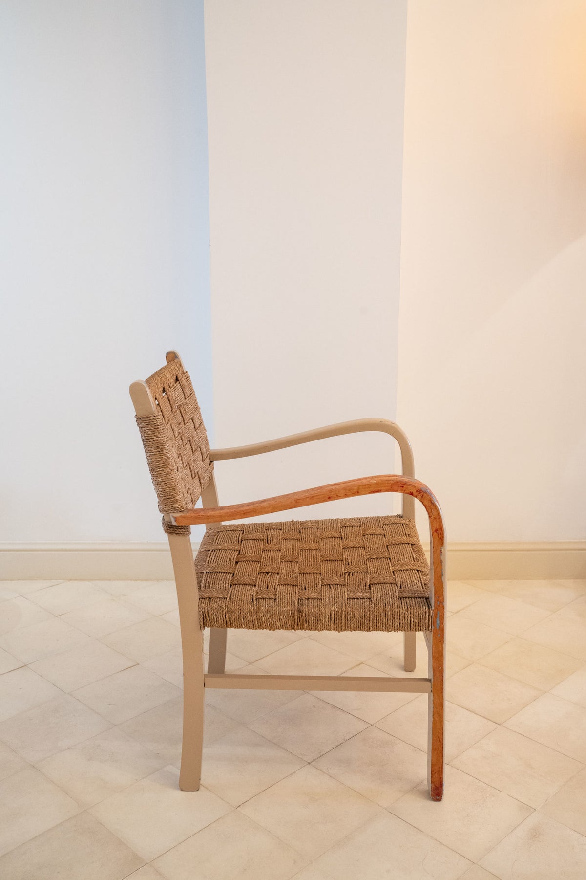 Sillón de abedul y sisal
