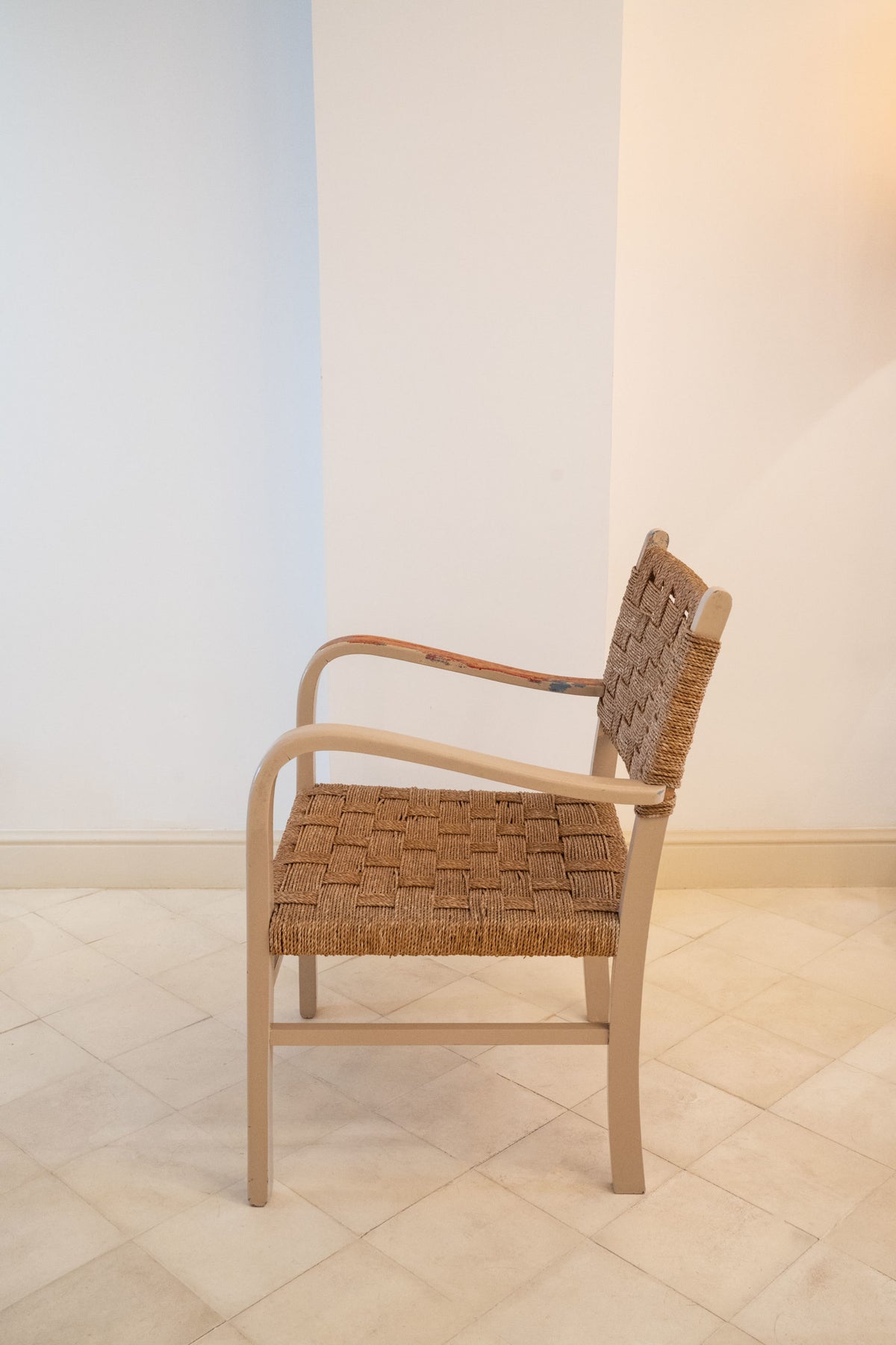 Sillón de abedul y sisal