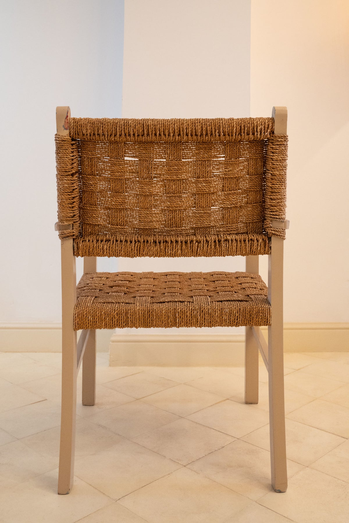 Sillón de abedul y sisal