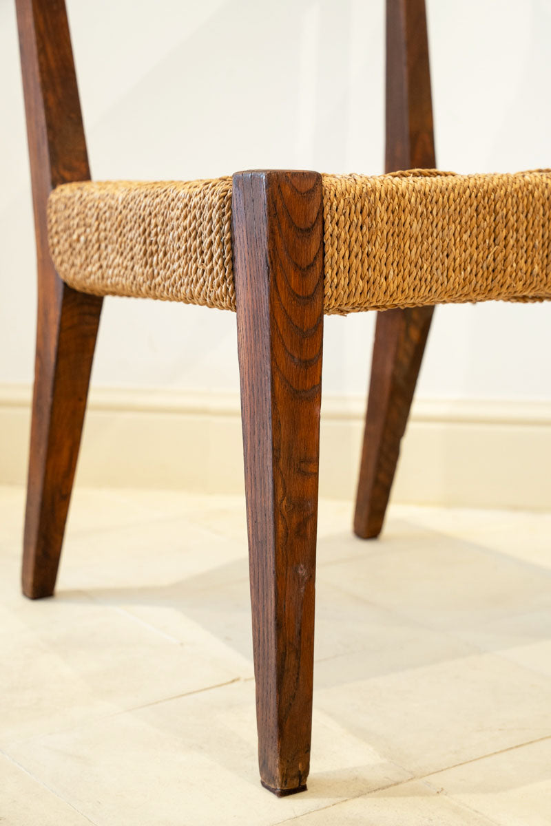 Pareja de sillas de roble y sisal