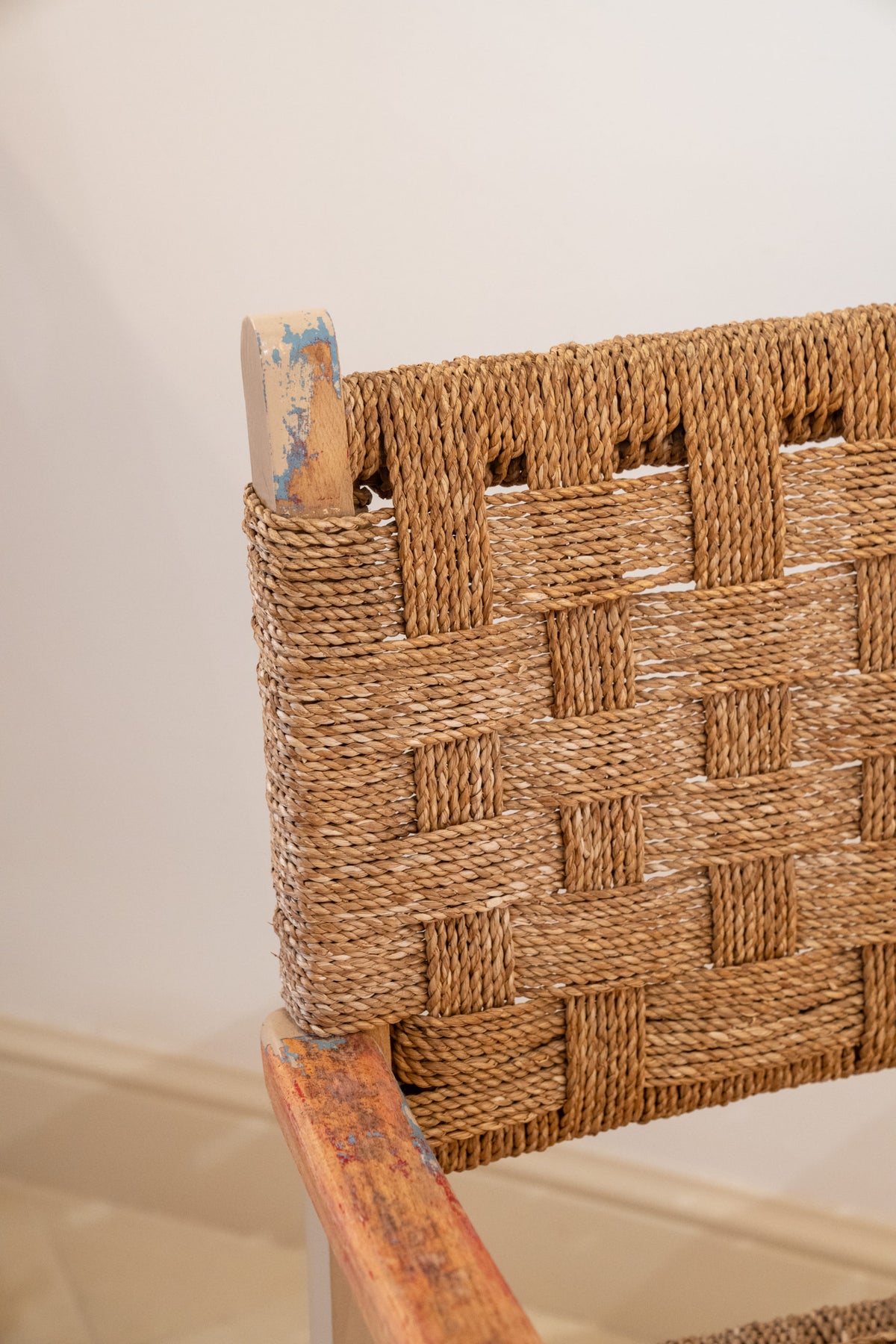 Sillón de abedul y sisal