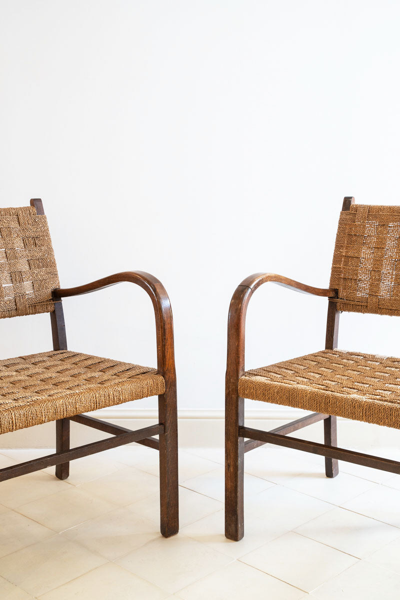 Pareja de sillones de cerezo y sisal
