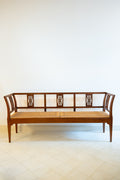 Grande banquette en chêne et assise en sisal