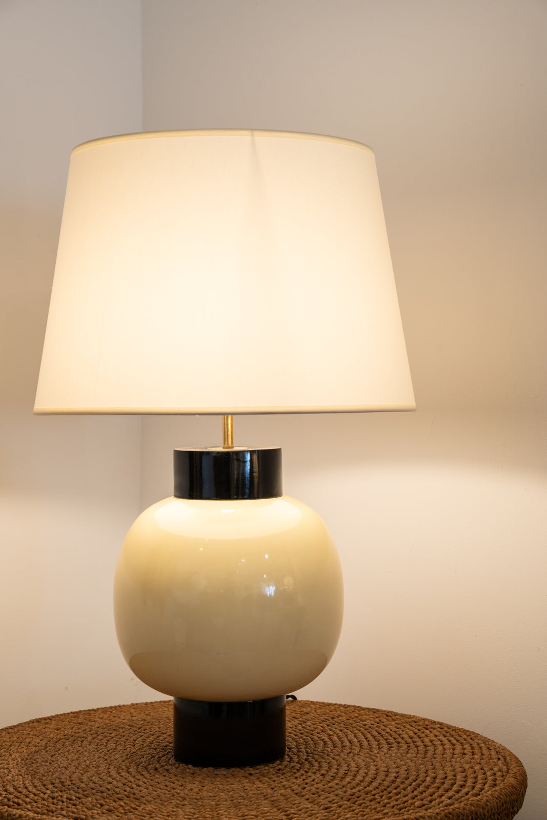 Lacquered wooden lamp